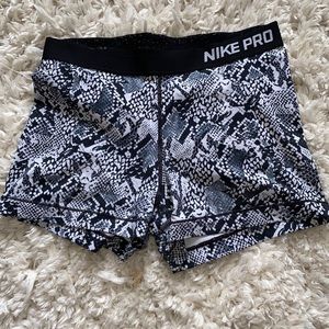 Women’s Nike Pros